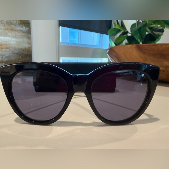 Kendall & Kylie Accessories - Kendall & Kylie Black Cat Eye Sunglasses